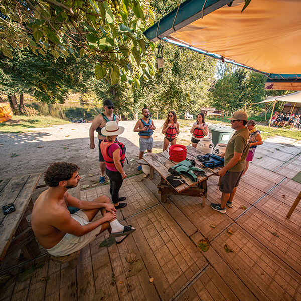Briefing de sécurité pour une activité paddle sur le Tarn à Creissels avec Millau Aventure