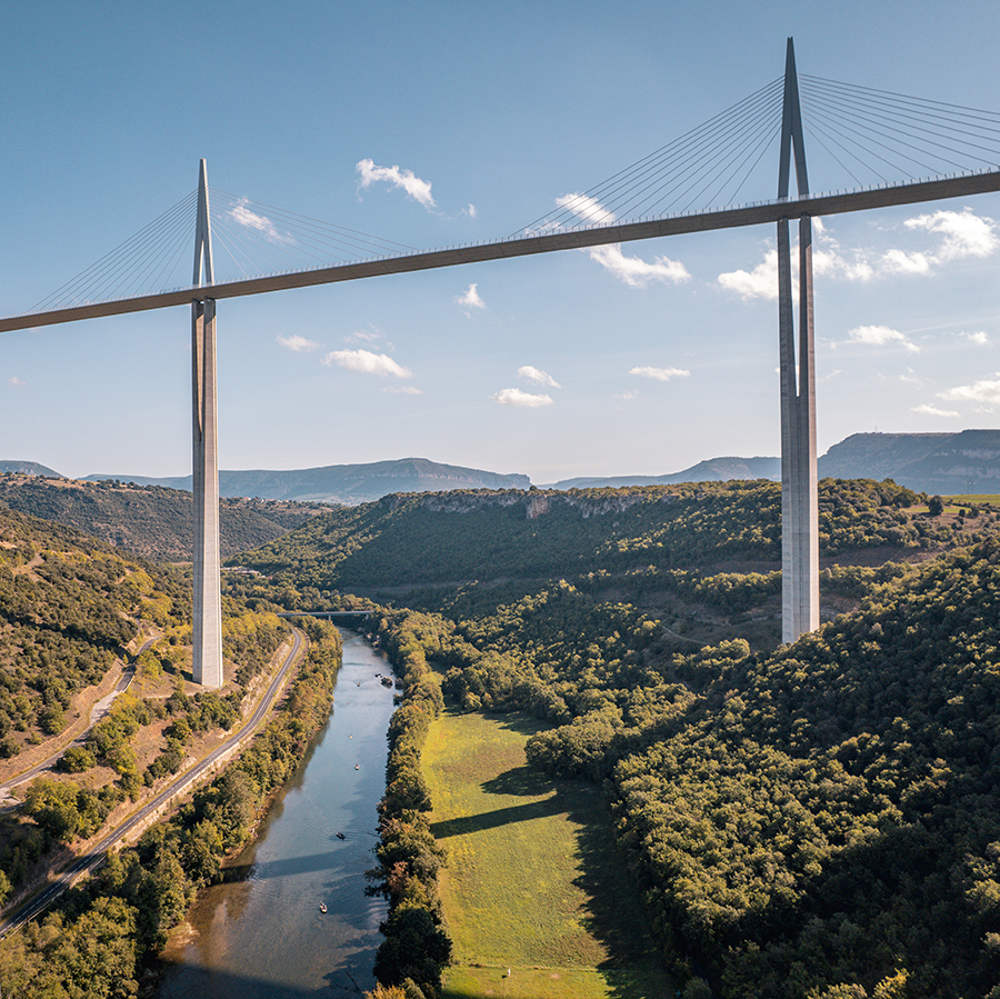 Descente du Tarn en canoë sous le Viaduc de Millau