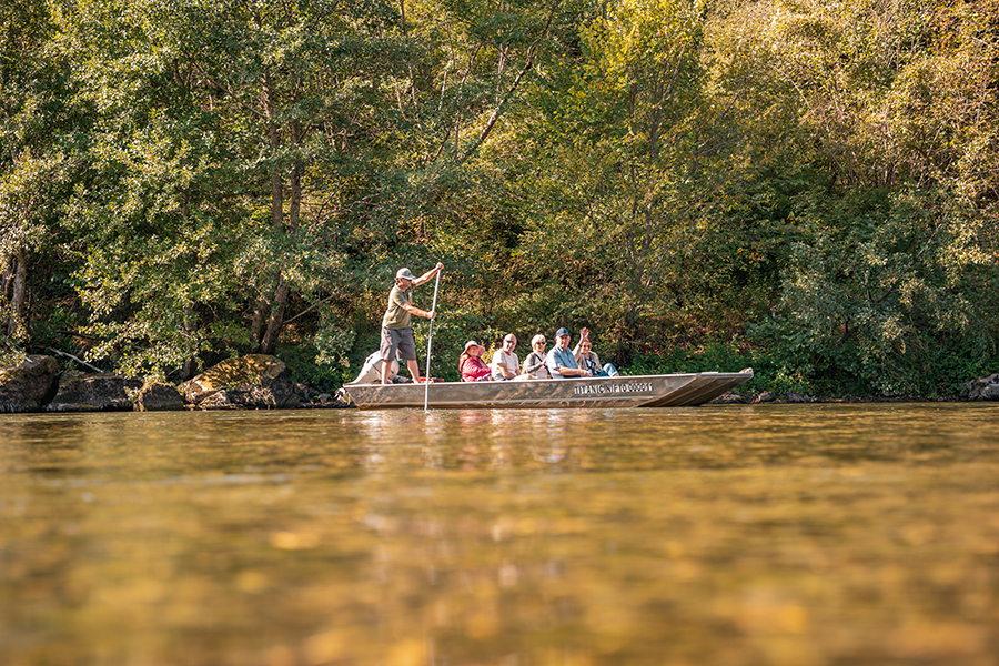 Barque descendant le Tarn avec Les Bateliers du Viaduc